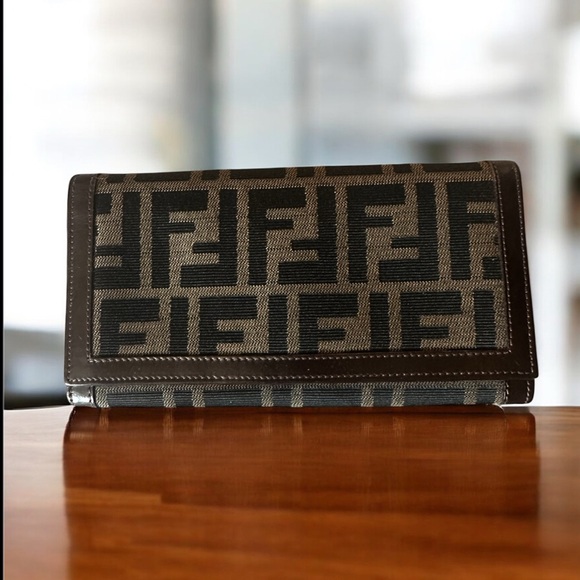 Authentic Fendi Black and Brown Wallet - Picture 1 of 16